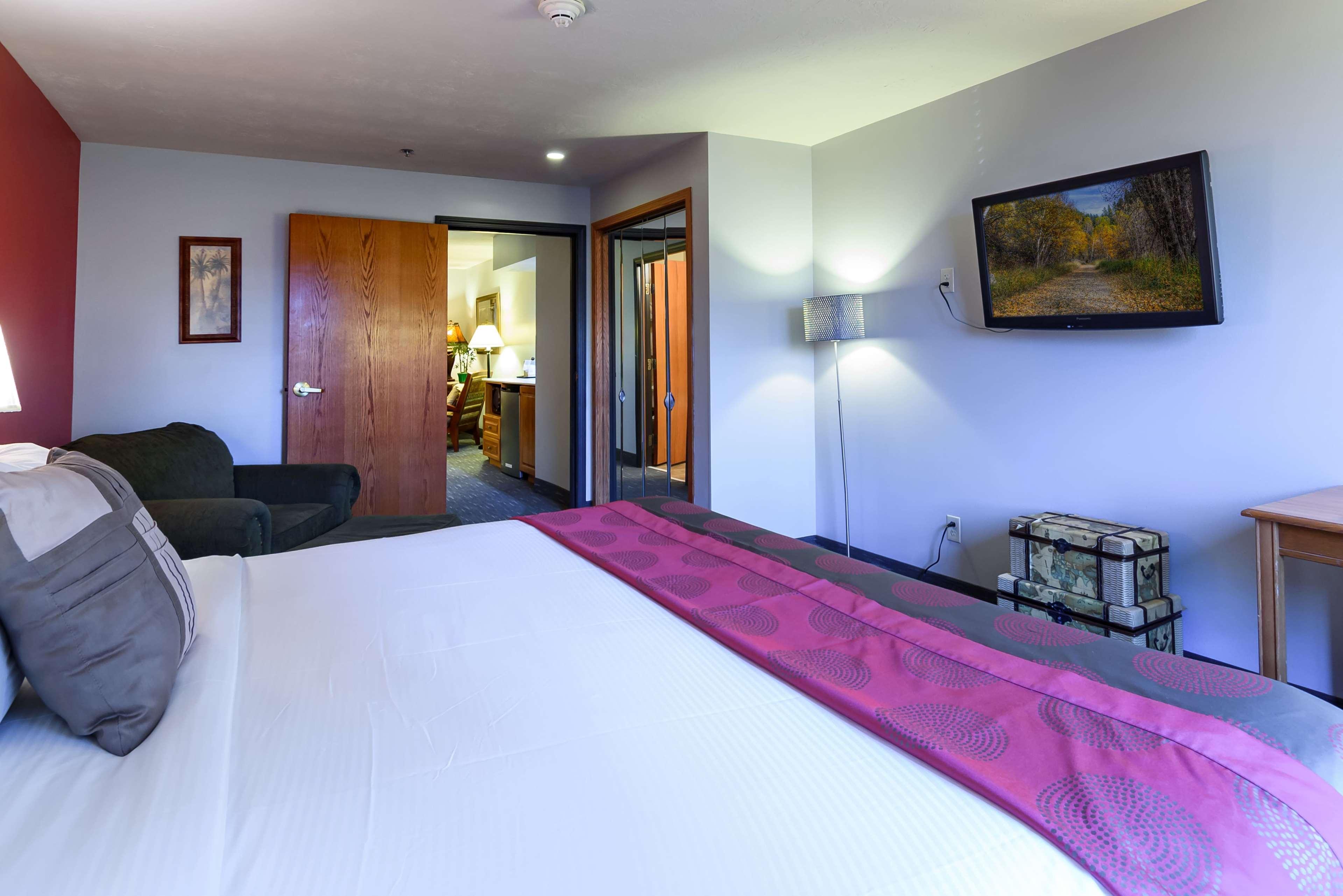 Ramada By Wyndham Sioux Falls Airport - Waterpark Resort & Event Center Bagian luar foto