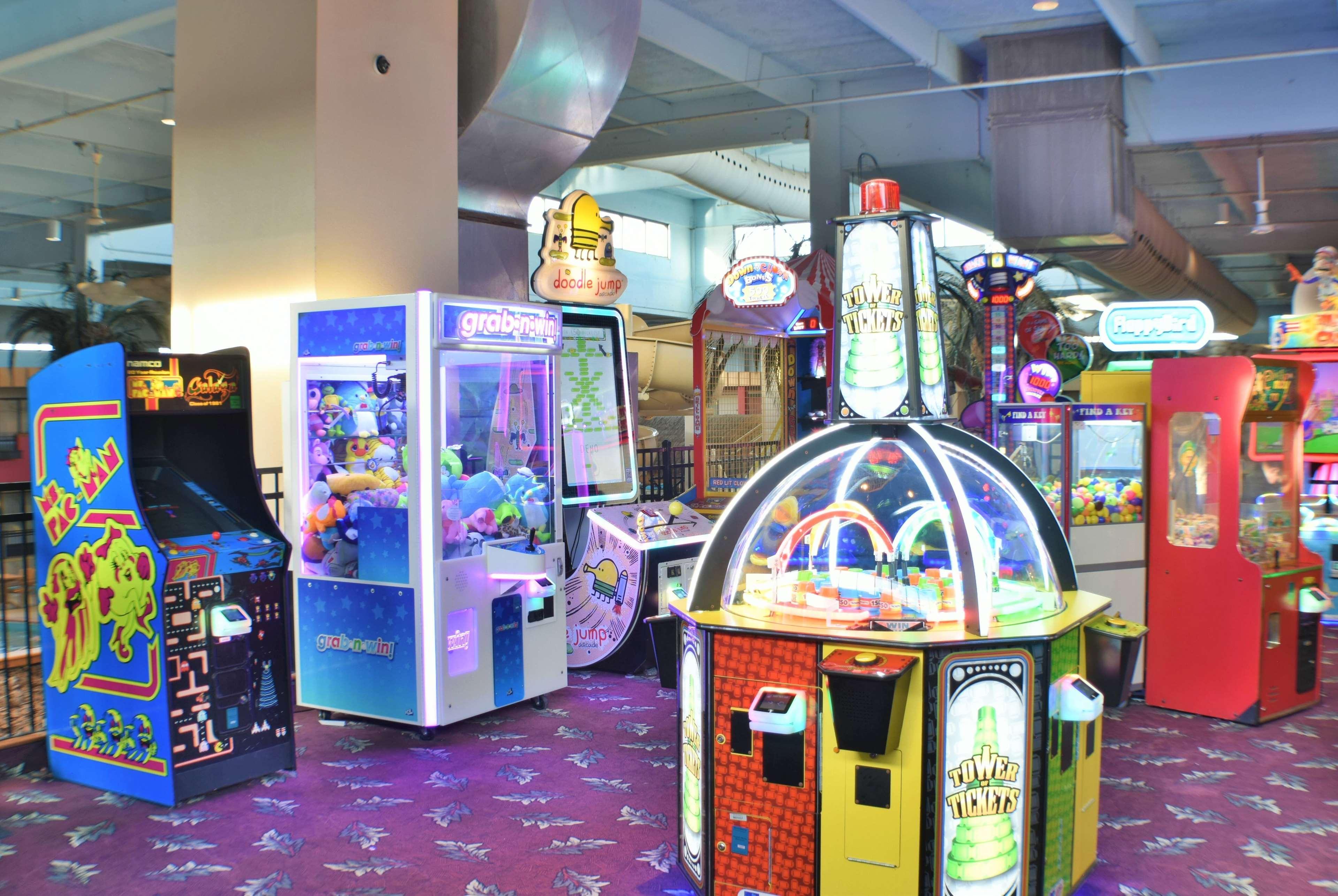 Ramada By Wyndham Sioux Falls Airport - Waterpark Resort & Event Center Bagian luar foto