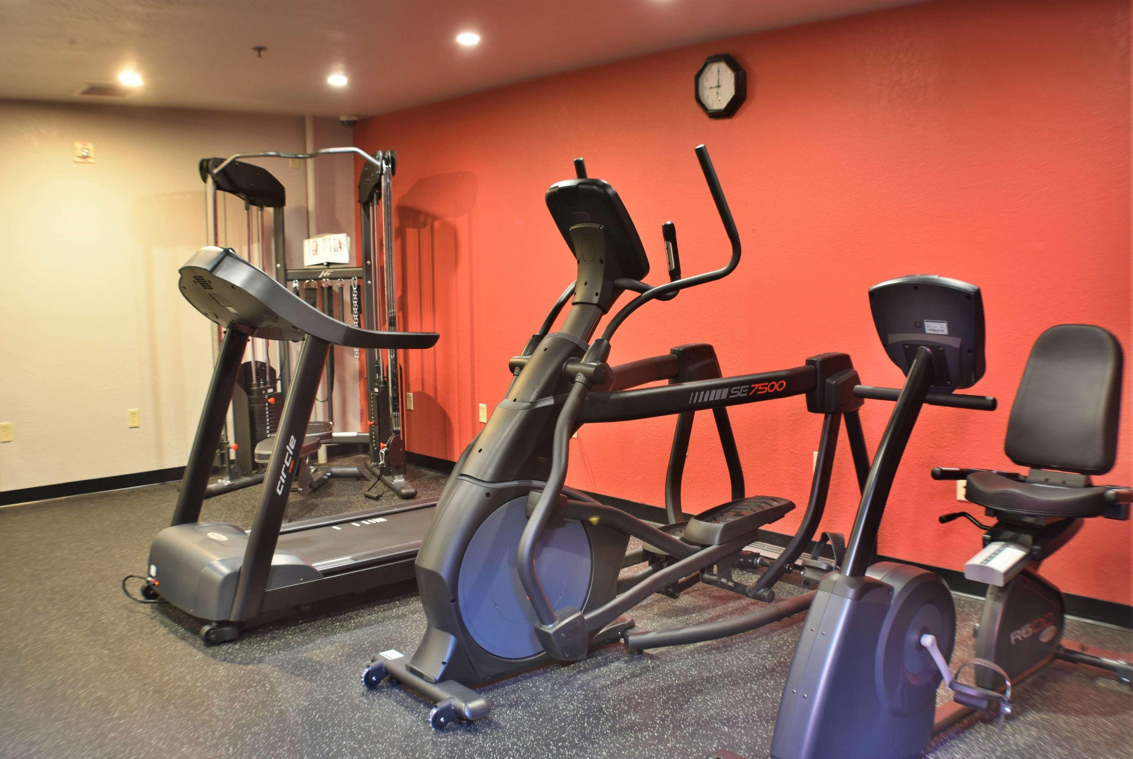 Ramada By Wyndham Sioux Falls Airport - Waterpark Resort & Event Center Bagian luar foto