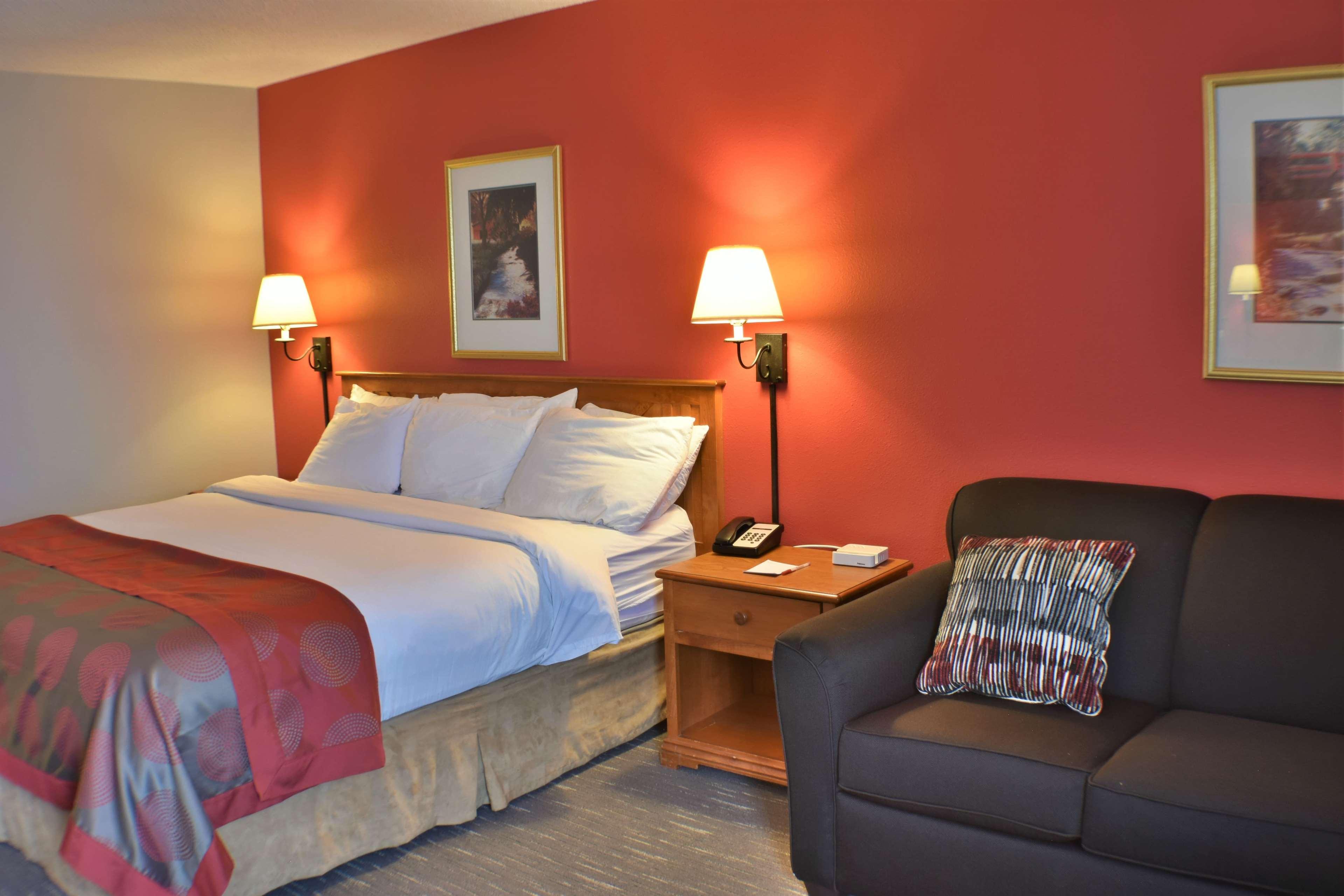 Ramada By Wyndham Sioux Falls Airport - Waterpark Resort & Event Center Bagian luar foto