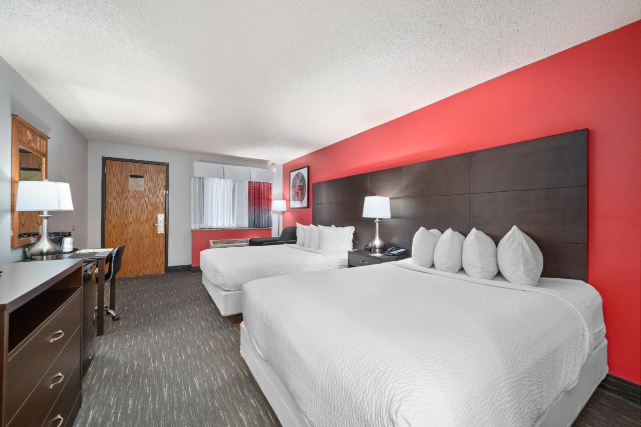 Ramada By Wyndham Sioux Falls Airport - Waterpark Resort & Event Center Bagian luar foto