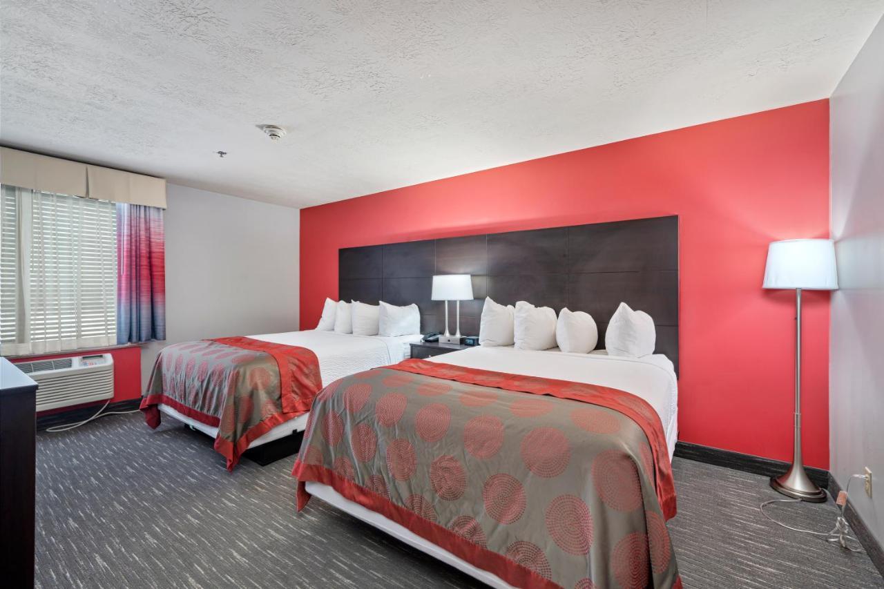 Ramada By Wyndham Sioux Falls Airport - Waterpark Resort & Event Center Bagian luar foto