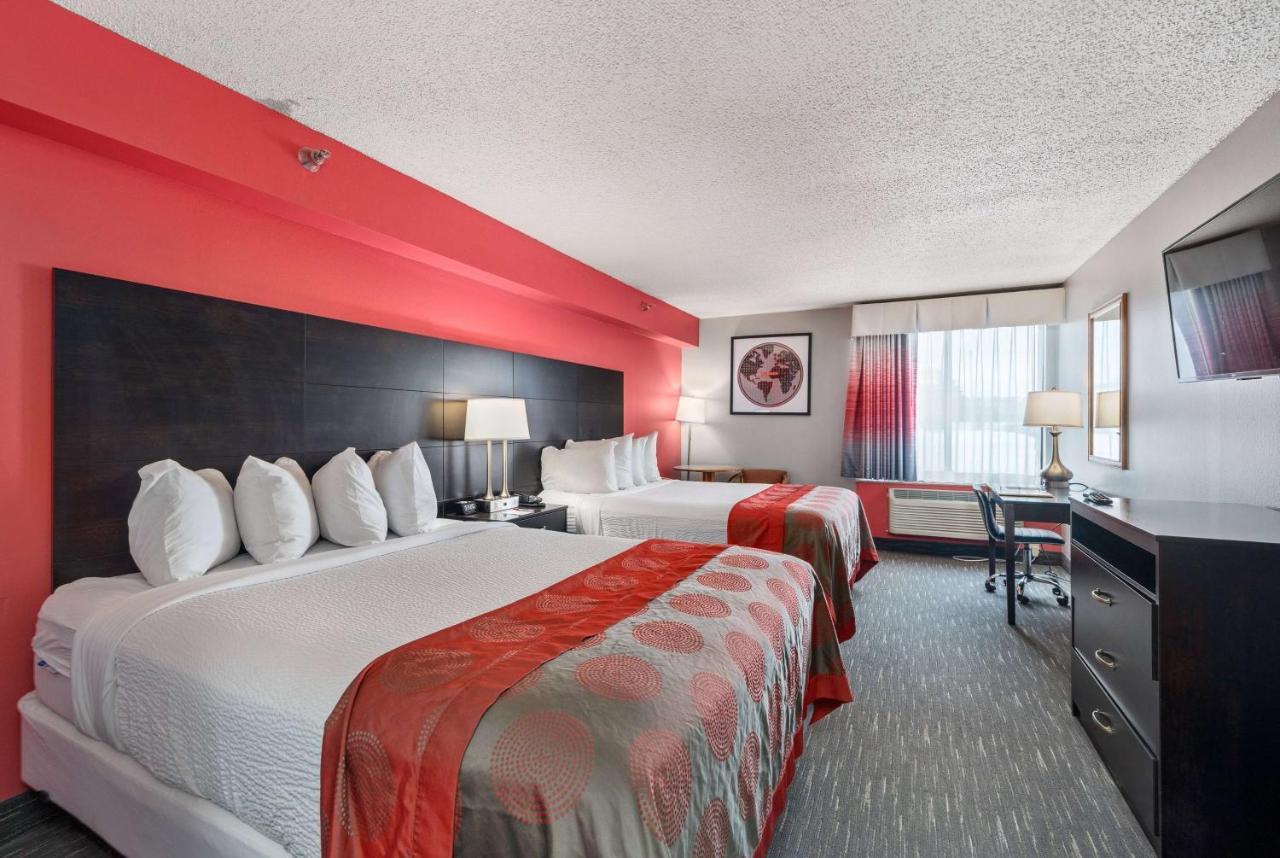 Ramada By Wyndham Sioux Falls Airport - Waterpark Resort & Event Center Bagian luar foto