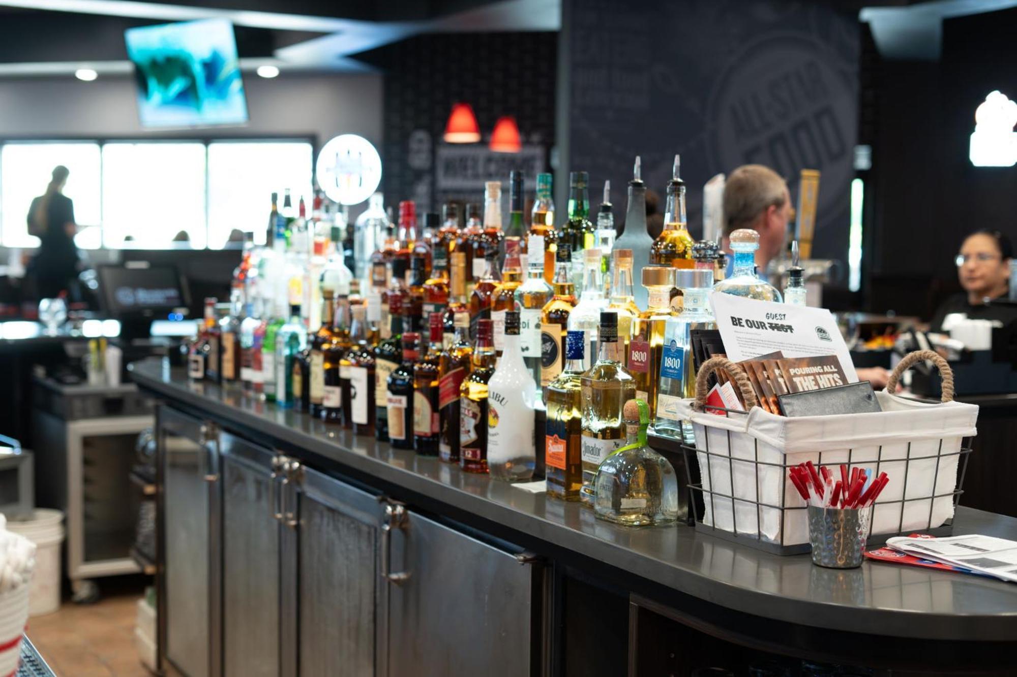 Ramada By Wyndham Sioux Falls Airport - Waterpark Resort & Event Center Bagian luar foto