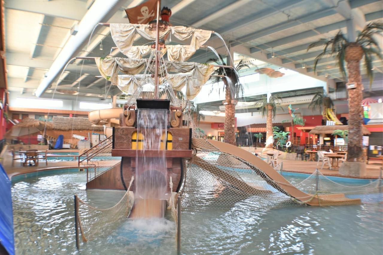 Ramada By Wyndham Sioux Falls Airport - Waterpark Resort & Event Center Bagian luar foto